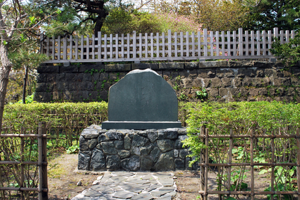 幸能舎守雄歌碑