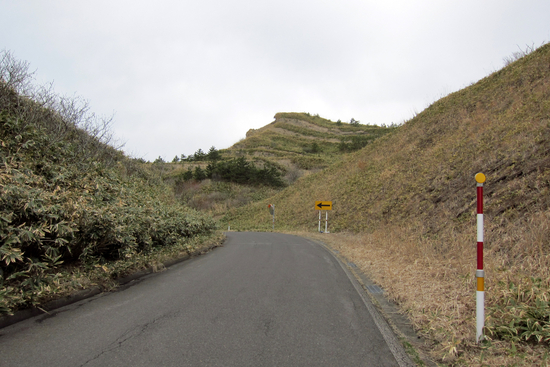 西部の荒野　（頂上まで上がってみよう）