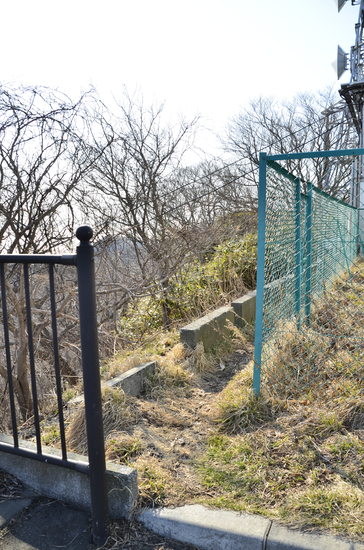 測量山の戦跡（観測所跡）